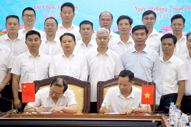 Đại diện hai bên ký kết biên bản hội đàm lần thứ 2 đối với các nội dung đã đề ra.