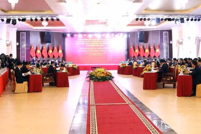 Toàn cảnh Hội nghị thường niên lần thứ 5 giữa các Bí thư Tỉnh ủy Lai Châu, Lào Cai, Tuyên Quang, Điện Biên (Việt Nam) và tỉnh Vân Nam (Trung Quốc).