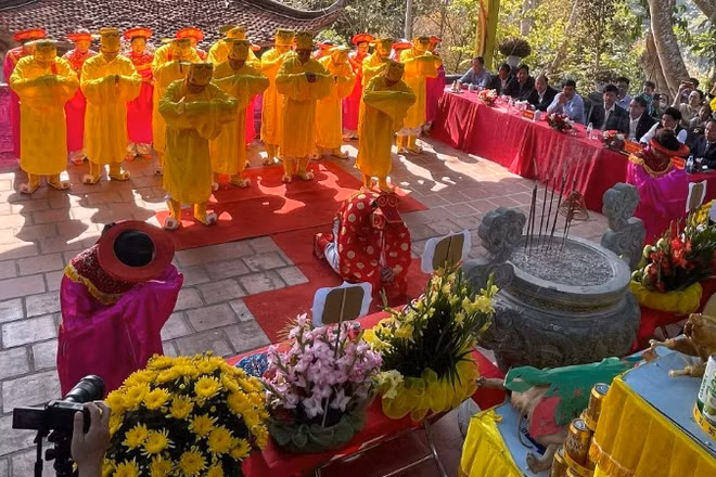 Hằng năm, vào ngày 11 và 12 tháng Giêng Âm lịch, Lai Châu tổ chức Lễ hội Đền thờ Vua Lê Thái Tổ nơi có Bảo vật Quốc gia Bia Lê Lợi.