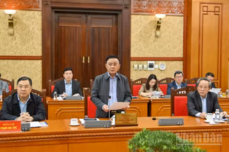 Thường trực Ban Bí thư Trần Cẩm Tú chủ trì cuộc họp.