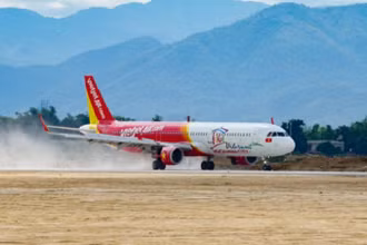 Tàu bay của Hãng Hàng không Vietjet tại sân bay Điện Biên Phủ.