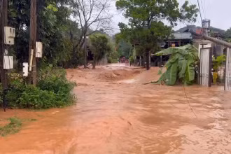 Các bản ở vùng cao Điện Biên đang bị ngập trong nước.