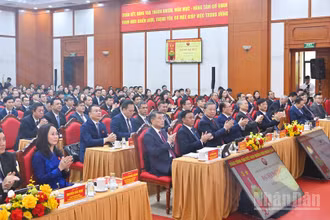 Tổng Bí thư Tô Lâm cùng các đồng chí lãnh đạo, nguyên lãnh đạo Đảng, Nhà nước và đại biểu dự Đại hội đại biểu Đảng bộ Văn phòng Trung ương Đảng nhiệm kỳ 2025-2030.