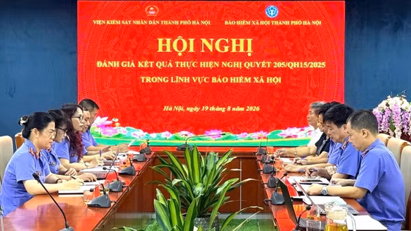 Quang cảnh buổi làm việc giữa Bảo hiểm xã hội thành phố Hà Nội và Viện Kiểm sát nhân dân thành phố Hà Nội, tháng 8/2026. (Ảnh HSS)