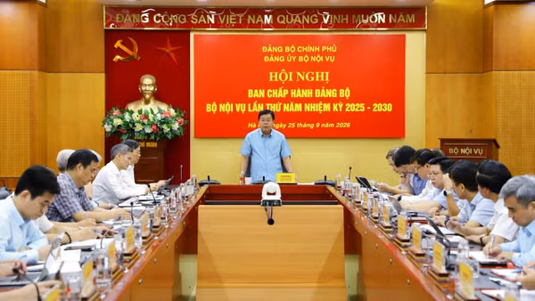Đồng chí Nguyễn Tiến Hải, Ủy viên Ban Chấp hành Trung ương Đảng, Bí thư Đảng ủy, Bộ trưởng Nội vụ chủ trì Hội nghị. (Ảnh: Moha)