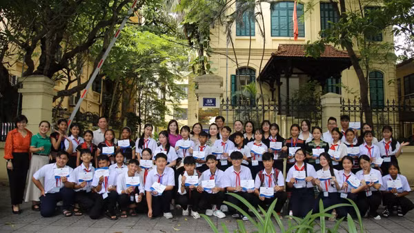 Quỹ Bảo trợ trẻ em Việt Nam trao học bổng cho 36 trẻ em có hoàn cảnh đặc biệt, khó khăn tiêu biểu của thành phố Đà Nẵng, tháng 8/2026. (Ảnh NFVC) 