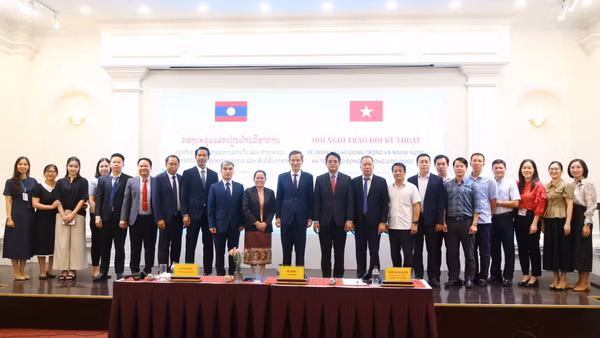 Các đại biểu hai nước Việt Nam-Lào dự Hội nghị trao đổi kỹ thuật về quản lý lao động trong và ngoài nước, an toàn lao động và công ước quốc tế. (Ảnh BTC)