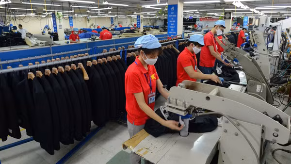 Lao động nữ tại Tổng Công ty May 10, Hà Nội. (Ảnh HOÀNG HUY)