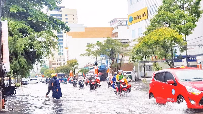 Một con phố ở Cần Thơ thường xuyên ngập khi triều cường. 