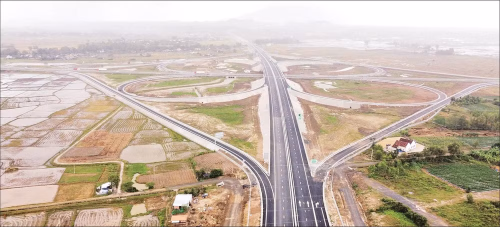 Tuyến đường cao tốc Khánh Hòa-Buôn Ma Thuột là dự án giao thông trọng điểm quốc gia, giữ vai trò chiến lược trong việc hiện thực hóa tầm nhìn liên kết vùng.