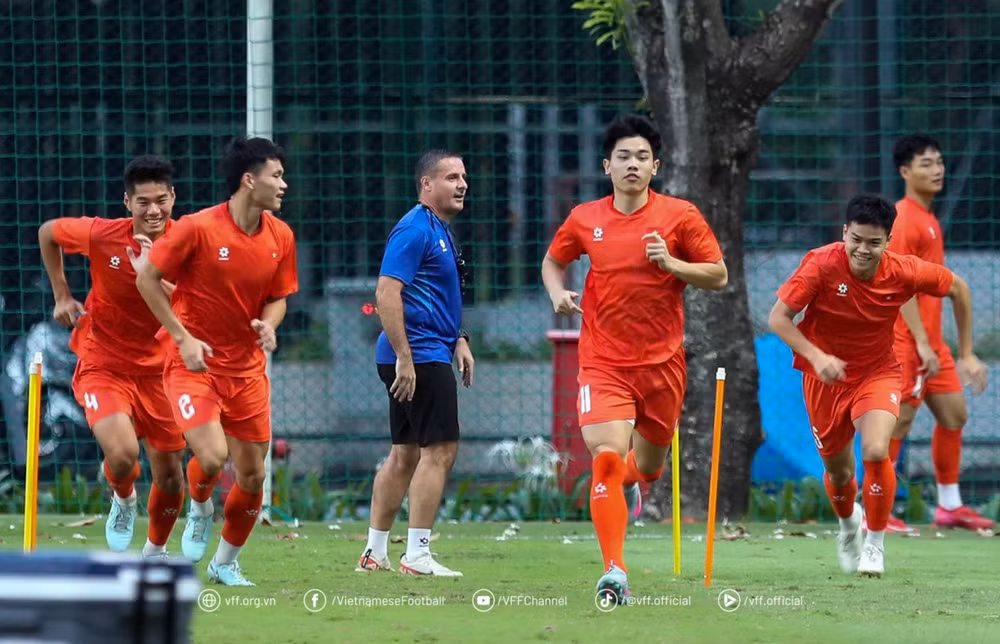Các cầu thủ U23 Việt Nam tập luyện trước trận đấu với U23 Campuchia (Ảnh VFF).
