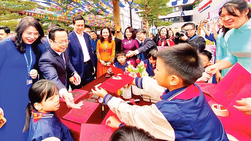 Ngành Giáo dục và Đào tạo Hà Nội phát động tiếp tục triển khai mô hình “Trường học hạnh phúc” tới toàn bộ trường học trên địa bàn thành phố. 