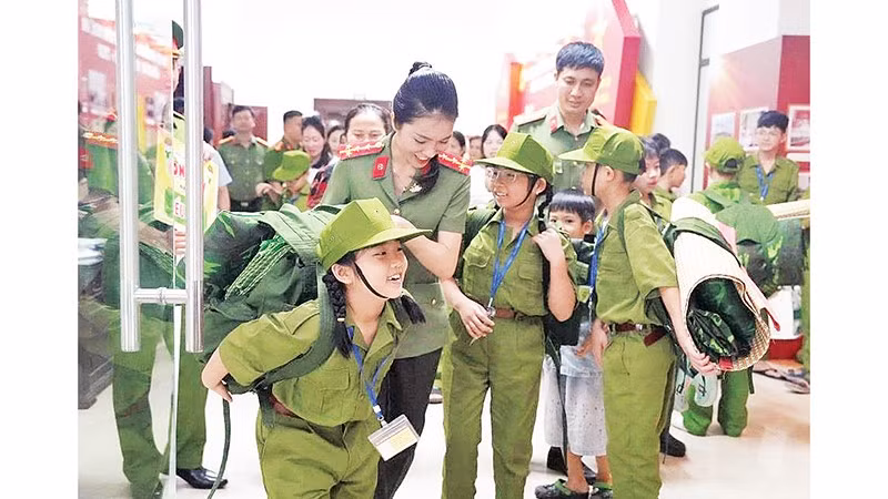 Thông qua chương trình “Học làm chiến sĩ công an” đã góp phần tạo chuyển biến tích cực về nhận thức và hành động cho học sinh trong việc chấp hành pháp luật, rèn luyện kỹ năng sống. 