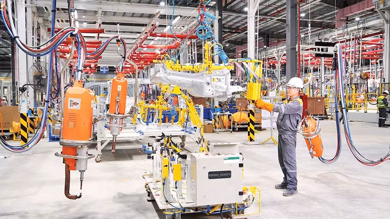 Sản xuất, lắp ráp ô-tô điện tại Khu kinh tế Vũng Áng.