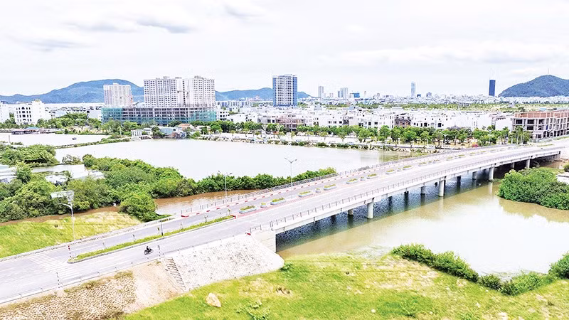 Quyết tâm khơi thông các trục giao thông là bước đi chiến lược để tháo gỡ điểm nghẽn. 