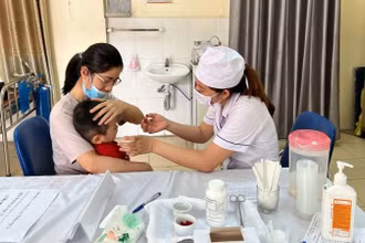 Chăm lo sức khoẻ cộng đồng hiệu quả ngay từ tuyến cơ sở. (Ảnh: HNV)