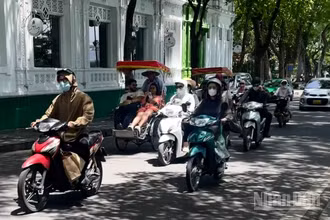 Khu vực Hà Nội được dự báo ngày nắng nóng, chiều tối và đêm có lúc có mưa rào và dông. (Ảnh minh họa: Đ.T)