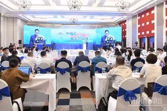 Quang cảnh Diễn đàn.