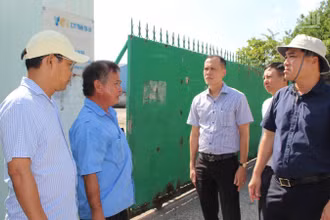 Đoàn lãnh đạo Thành ủy Biên Hòa tiến hành khảo sát việc xử lý các doanh nghiệp tại khu vực 72ha phường Phước Tân.