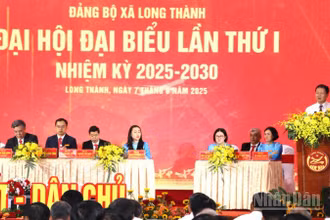 Bí thư Tỉnh ủy Đồng Nai Vũ Hồng Văn phát biểu chỉ đạo tại Đại hội.