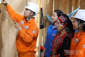 Điện lực miền bắc thực hiện Nghị quyết 70-NQ/TW từ những địa bàn khó khăn nhất. (Ảnh: AN NGUYÊN)