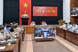Ủy ban nhân dân tỉnh Quảng Trị tổ chức họp trực tiếp và trực tuyến với các địa phương, đơn vị trong tỉnh triển khai các biện pháp ứng phó với bão số 5.