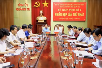 Ban Chỉ đạo hợp nhất, sáp nhập hai tỉnh Quảng Bình và tỉnh Quảng Trị (Tổ giúp việc số 2) họp tại tỉnh Quảng Trị về xây dựng các dự thảo văn kiện cho Đại hội Đảng bộ tỉnh mới.