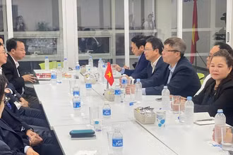 Chủ tịch Ủy ban Trung ương Mặt trận Tổ quốc Việt Nam Đỗ Văn Chiến làm việc với Hiệp hội Doanh nhân và Đầu tư Việt Nam-Hàn Quốc. (Ảnh: VKBIA)