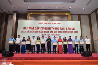 Trao tặng Bằng khen các tập thể, cá nhân có nhiều thành tích xuất sắc trong công tác tuyên truyền báo chí về nhiệm vụ quân sự-quốc phòng và xây dựng Quân đội nhân dân Việt Nam giai đoạn 2020-2025.