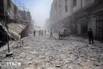 Cảnh đổ nát sau các cuộc không kích của Israel xuống thành phố Gaza ngày 31/5/2025. (Ảnh: THX/TTXVN)
