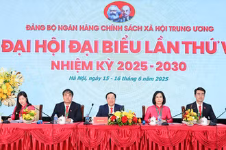 Đoàn Chủ tịch điều hành Đại hội.