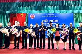 Ngay trong ngày đầu vận hành, Chi cục đã tổ chức hội nghị công bố các quyết định về công tác tổ chức, cán bộ. (Ảnh: CHQ)