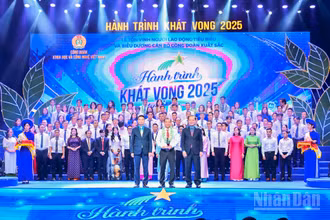 219 người lao động tiêu biểu ngành khoa học và công nghệ được tôn vinh.