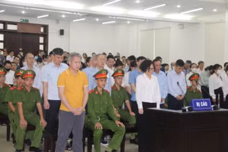 Các bị cáo trong phiên xét xử phúc thẩm.