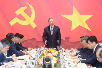 Tổng Bí thư Tô Lâm làm việc với các Đại sứ, Trưởng cơ quan đại diện Việt Nam tại nước ngoài tham dự Đại hội XIV của Đảng. (Ảnh: ĐĂNG KHOA)