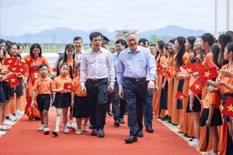 Phó Thủ tướng Thường trực Chính phủ Nguyễn Hòa Bình thăm Tổ hợp Giáo dục FPT tại Huế. (Ảnh: LÊ HOÀNG)