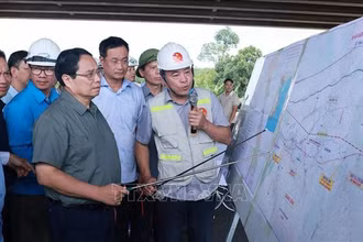 [Ảnh] Thủ tướng Phạm Minh Chính kiểm tra một số dự án trọng điểm tại Quảng Trị