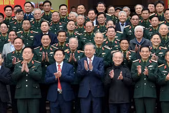 Tổng Bí thư Tô Lâm gặp mặt đại biểu tướng lĩnh quân đội nghỉ hưu, nghỉ công tác. (Ảnh: ĐĂNG KHOA)