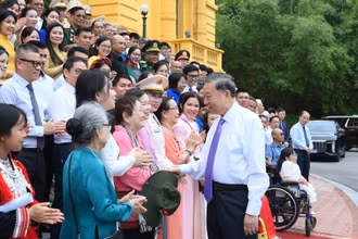 Tổng Bí thư, Chủ tịch nước Tô Lâm gặp mặt thân mật 100 đại biểu trong Chương trình “Việc tử tế” của Đài Truyền hình Việt Nam. (Ảnh: ĐĂNG KHOA)