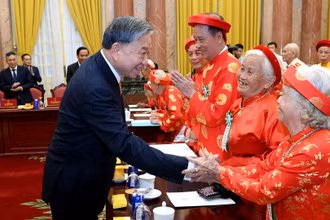 Tổng Bí thư, Chủ tịch nước Tô Lâm gặp mặt 85 đại biểu người cao tuổi tiêu biểu nhân dịp kỷ niệm 85 năm Ngày Truyền thống Người cao tuổi Việt Nam (6/6/1941-6/6/2026). (Ảnh: ĐĂNG KHOA)