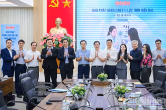 Các đại biểu tham dự tọa đàm "Giải pháp nâng cao thị lực thời hiện đại". 