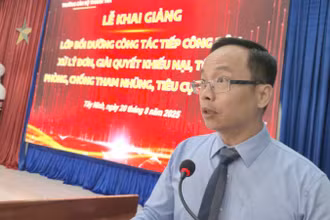 Hiệu trưởng Trường Cán bộ Thanh tra Nguyễn Văn Lương phát biểu khai giảng.