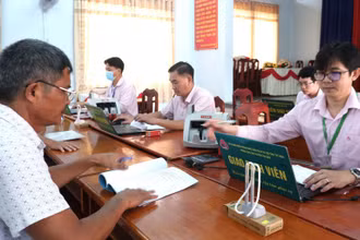 Hội cựu chiến binh xã Tân Thạnh đứng ra vay vốn Ngân hàng chính sách để cho hội viên mượn vốn nuôi bò. 