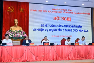 Tổng Bí thư Tô Lâm, Thủ tướng Chính phủ Phạm Minh Chính và các đồng chí lãnh đạo Đảng, Nhà nước chủ trì hội nghị. (Ảnh: ĐĂNG KHOA)