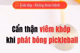 [Video] Cẩn thận viêm khớp khi phát bóng pickleball