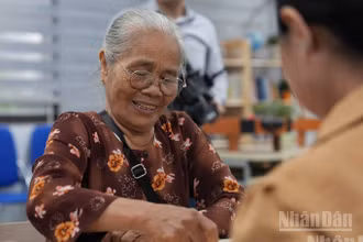 Chăm sóc người cao tuổi từ y tế cơ sở nhằm thích ứng với già hóa dân số