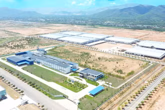 Gia Lai hỗ trợ doanh nghiệp trên địa bàn từng bước tiếp cận các tiêu chuẩn ESG phù hợp thực tiễn địa phương. Trong ảnh: Becamex VSIP Bình Định cam kết xây dựng hạ tầng xanh, hình thành nền tảng ESG dùng chung.