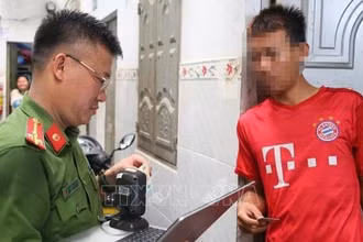 Theo Thông tư mới ban hành của Bộ Công an, từ ngày 1/7/2025, Công an cấp xã được quyền đột xuất thực hiện kiểm tra cư trú. (Ảnh minh họa: TTXVN)
