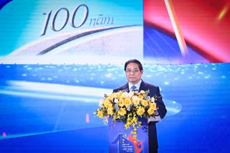 Thủ tướng Chính phủ Phạm Minh Chính phát biểu ý kiến tại Chương trình nghệ thuật chào mừng Kỷ niệm 100 năm Ngày Báo chí Cách mạng Việt Nam (1925-2025) và Lễ trao Giải Báo chí Quốc gia lần thứ XIX - năm 2024 với chủ đề "Thép trong bút, Lửa trong tim".