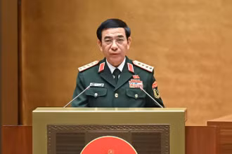 Đại tướng Phan Văn Giang, Ủy viên Bộ Chính trị, Bộ trưởng Quốc phòng trình bày báo cáo tiếp thu, giải trình, chỉnh lý dự thảo Luật. (Ảnh: DUY LINH)